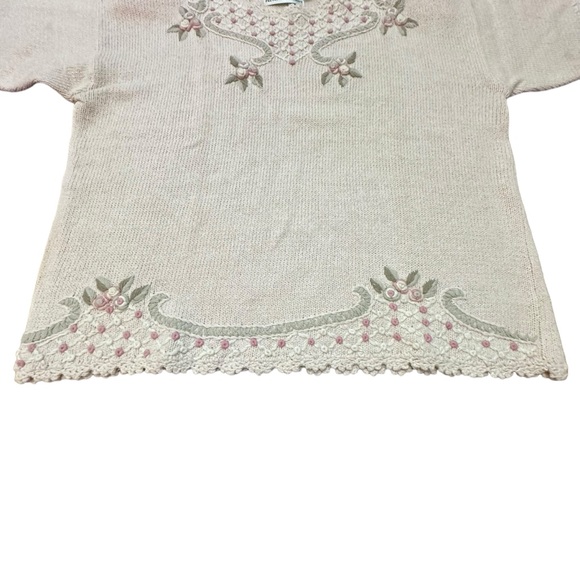 VINTAGE SHENANIGANS BRAND SHORT SLEEVED SWEATER SIZE MEDIUM. - Picture 4 of 9